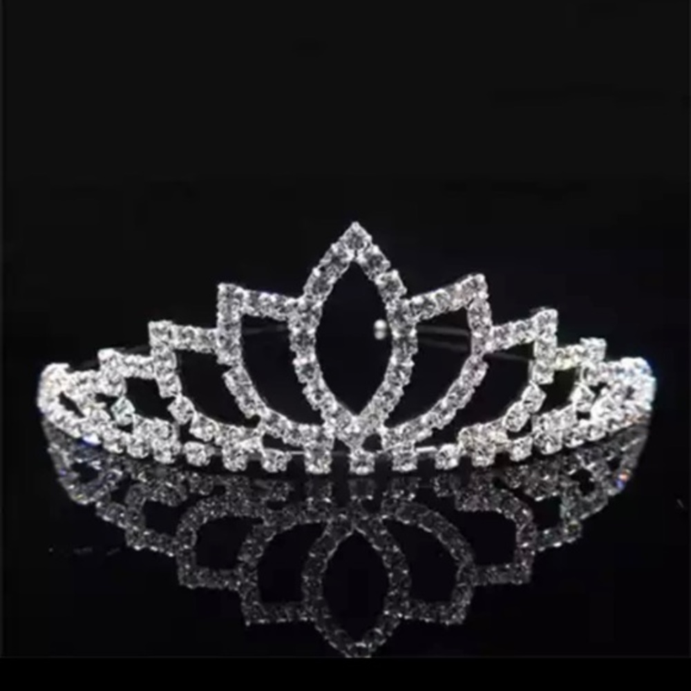 Small Silver Rhinestone Bridal Tiara - Picture 1 of 1